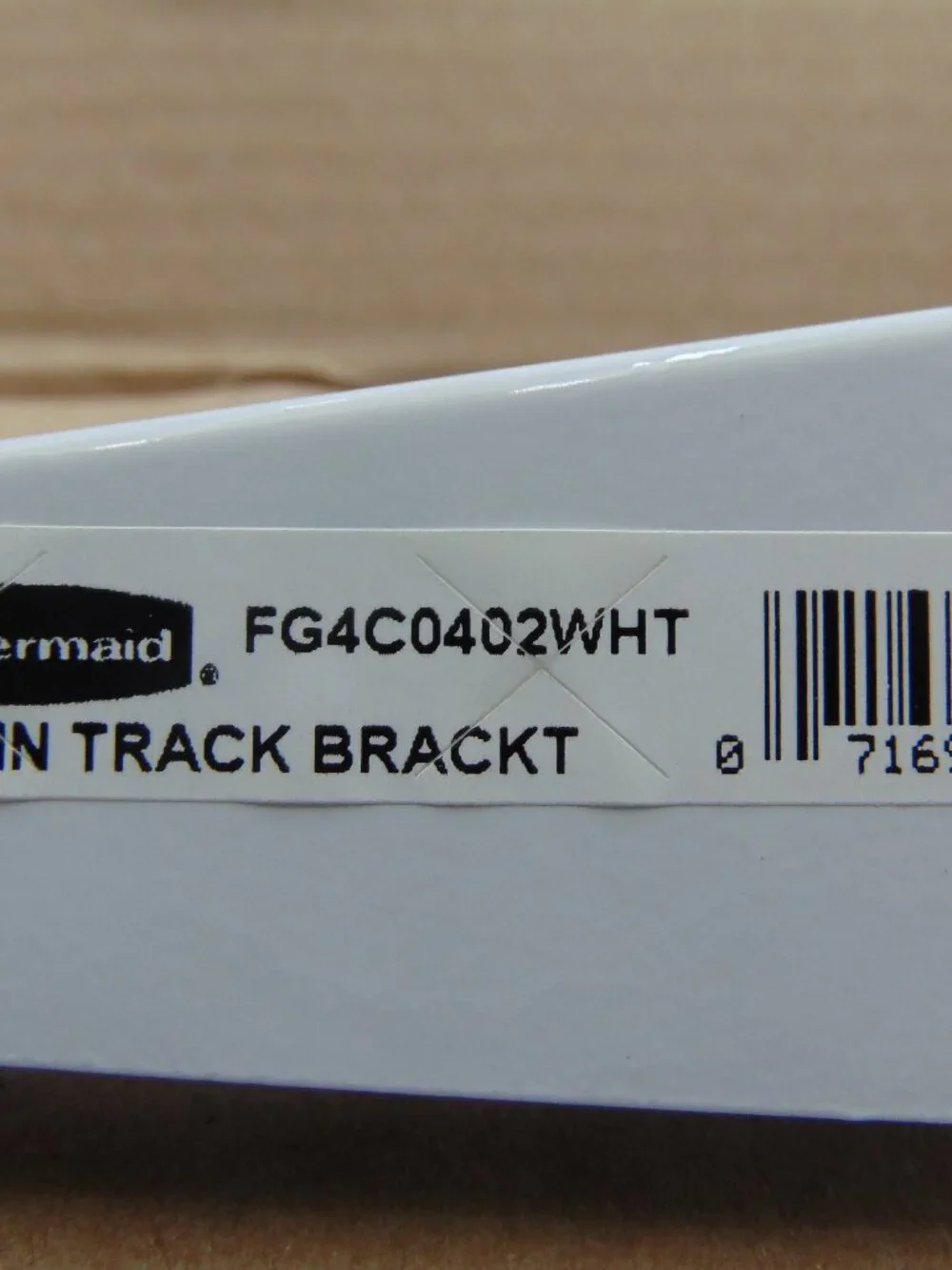 Rubbermaid 9” Twin Track WHITE Shelf Brackets FG4C0402WHT (16 Pack) Lot New